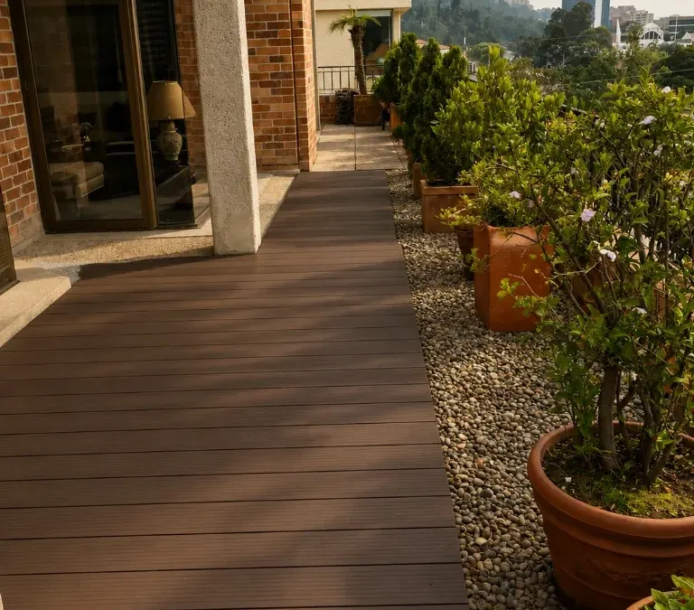 Adecuación de Espacios — Deck Exterior y Terraza Mirador