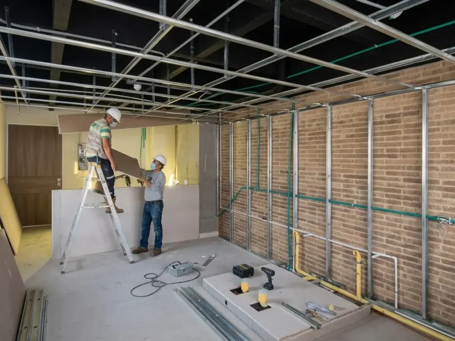 Adecuación de Espacios — Montaje de Estructura Liviana y Cielo Raso