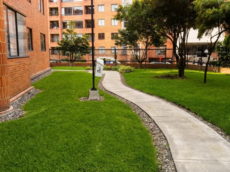 Urbanismo Lagos de Córdoba — Adecuación de zonas verdes y senderos curvos